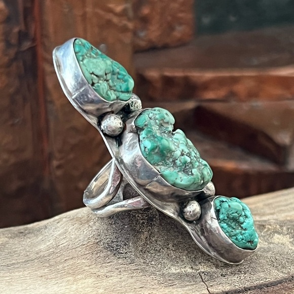 Vintage Native American Sterling Silver Turquoise Ring - Picture 2 of 9